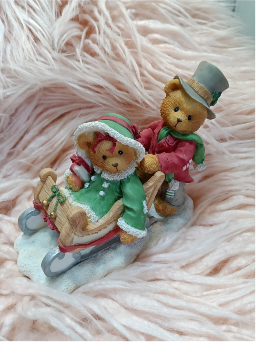 Cherished Teddies Lindsey & Lyndon Sledding With Gifts Christmas Winter Tophat